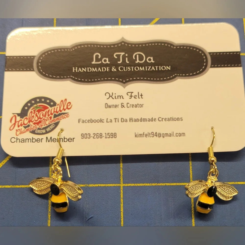 Bumble Bee Insect 3/4" Gold Tone Earrings